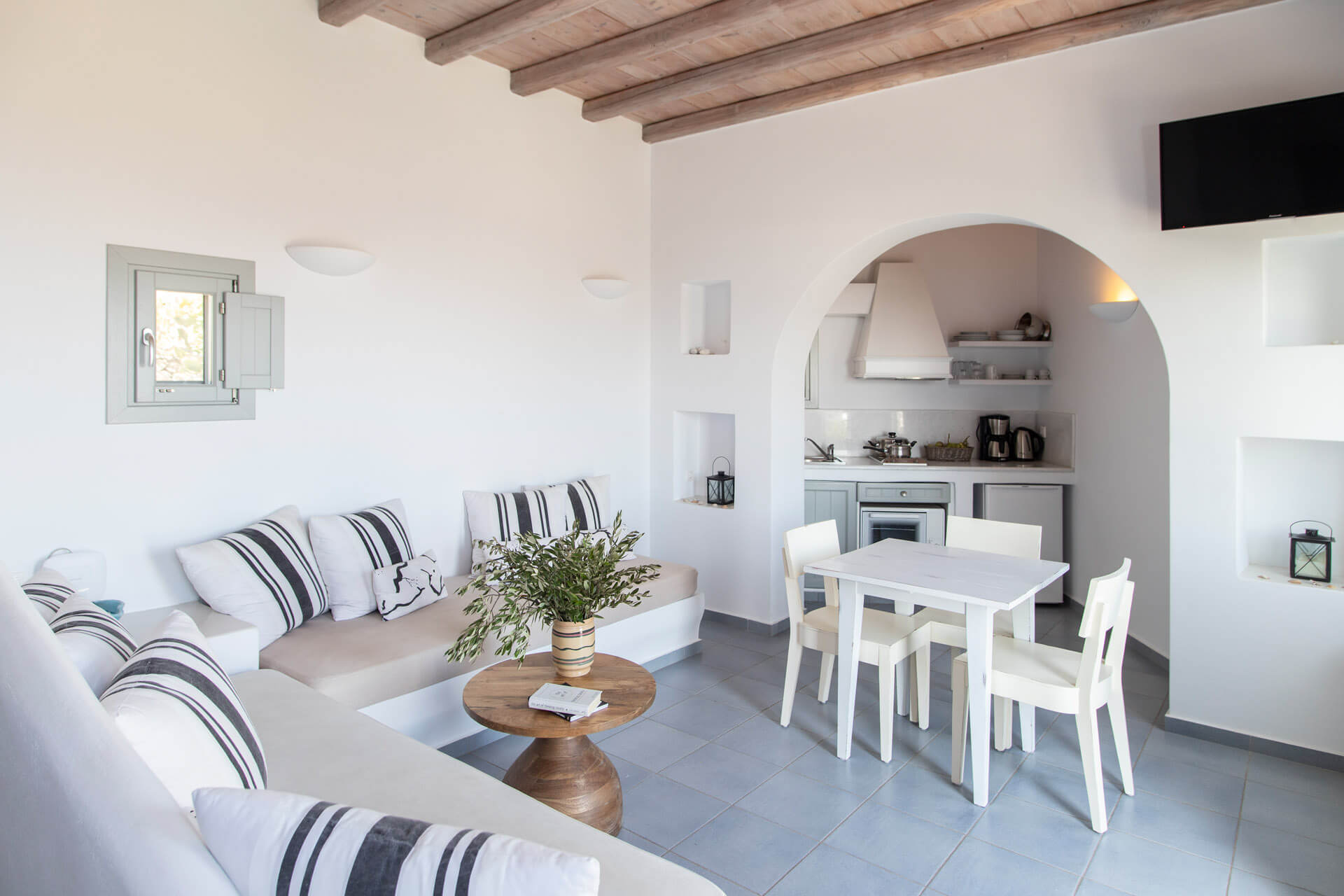 hotel-folegandros-suite-dendro-11